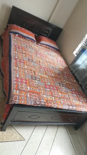 একটি খাট ও একটি মেট্রিক্স