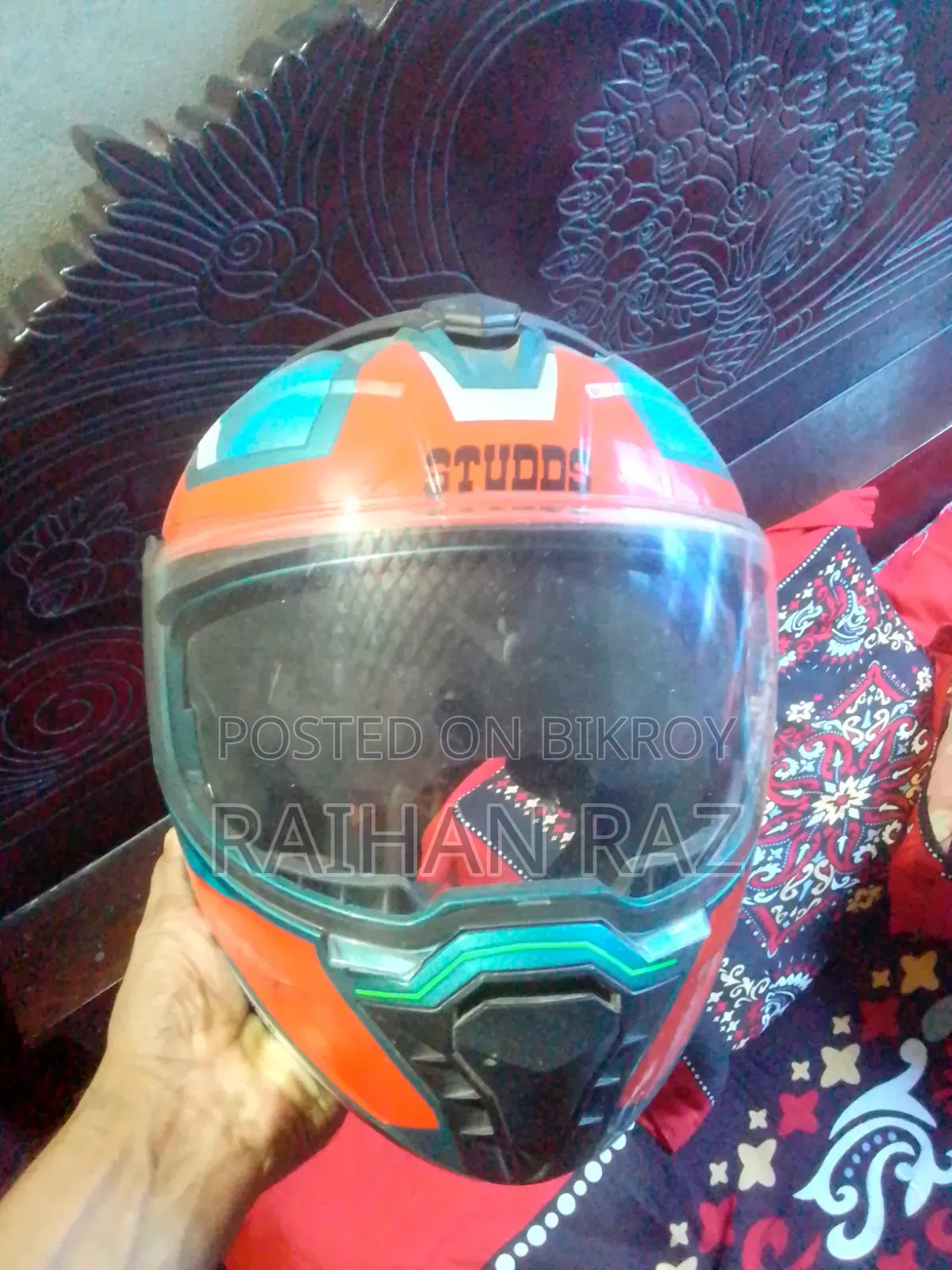 হেলমেট স্টাডস
