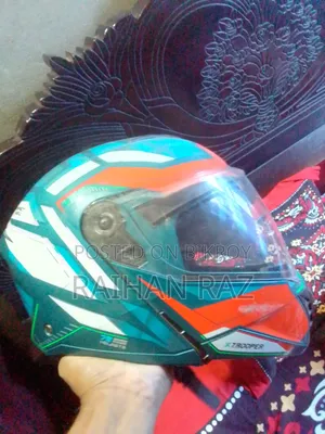 হেলমেট স্টাডস