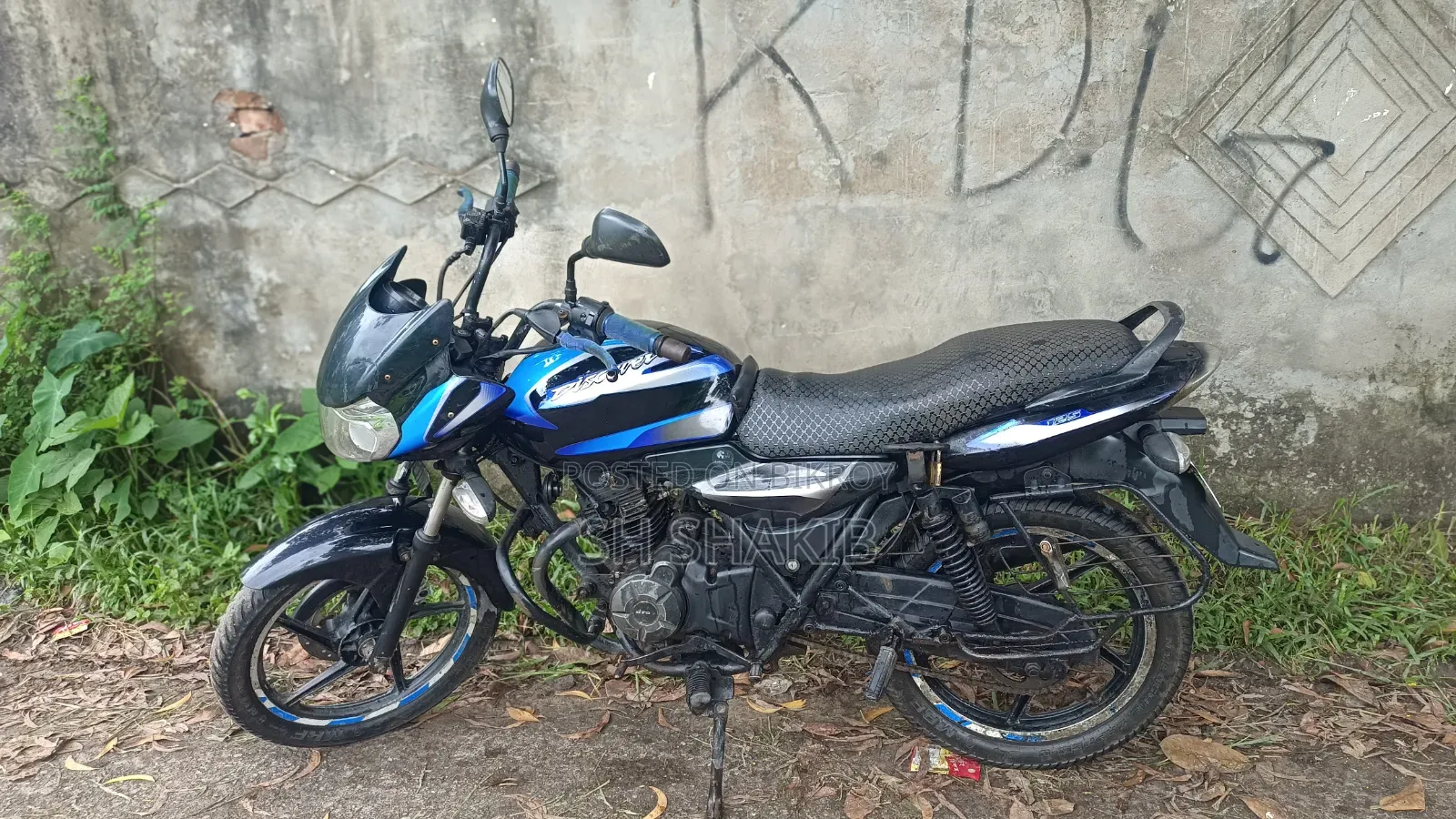 বাজাজ ডিসকভার ১২৫ ২০১৭ কালো