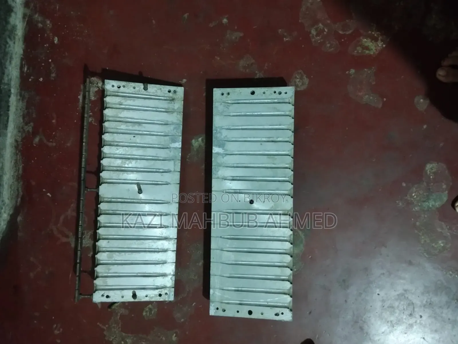 মোমবাতি বানানোর ফর্মা দুই টা