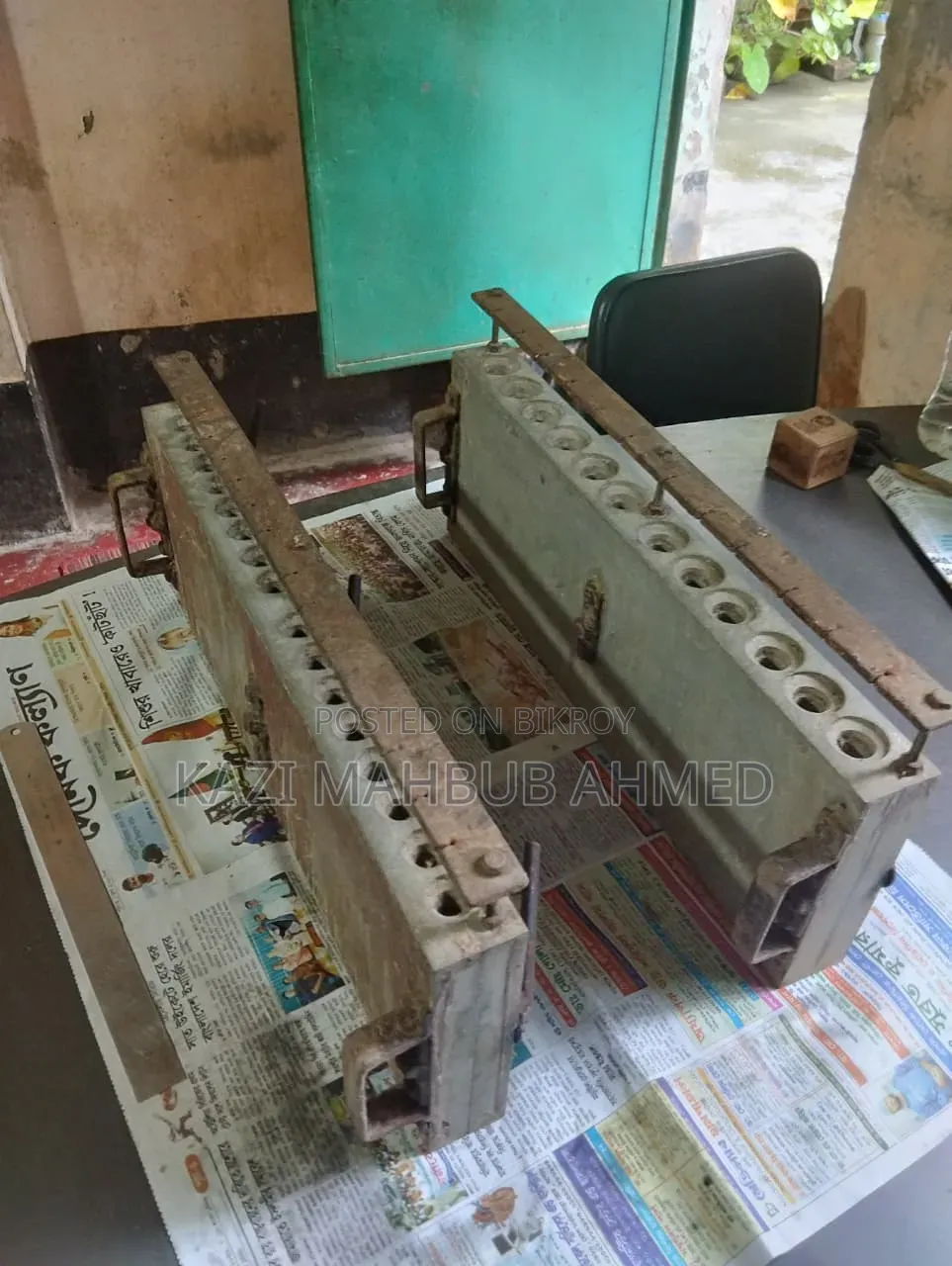 মোমবাতি বানানোর ফর্মা দুই টা
