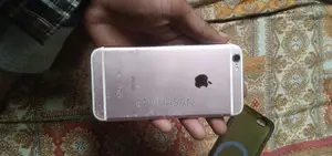 Apple iPhone 6s 64 GB Rose Gold