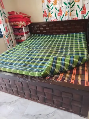 মাস্টার বেড সাথে ডাবল তোষক