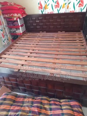 মাস্টার বেড সাথে ডাবল তোষক