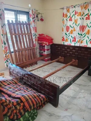 মাস্টার বেড সাথে ডাবল তোষক
