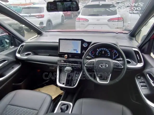 Toyota Noah 2022 Red
