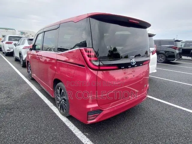 Toyota Noah 2022 Red
