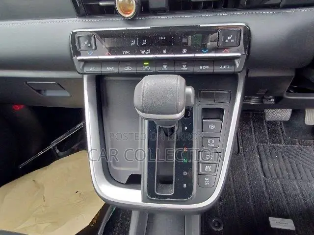 Toyota Noah 2022 Red