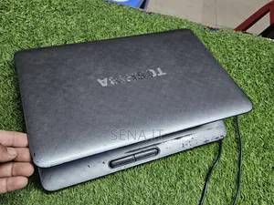 Laptop Toshiba 4GB Intel Core 3 HDD 750GB
