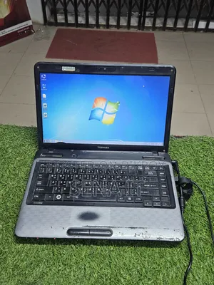 Laptop Toshiba 4GB Intel Core 3 HDD 750GB