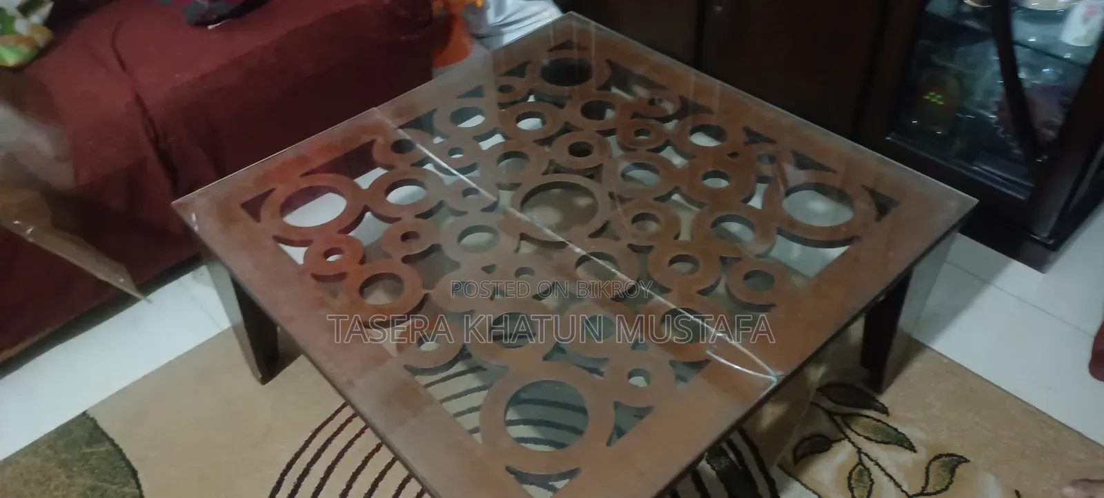 কাঠের টেবিল