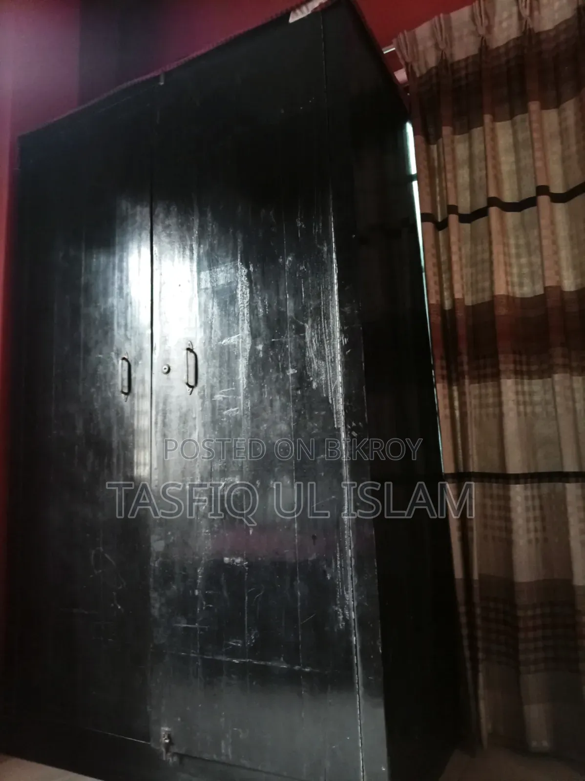 কমের মধ্যে স ইউসড কাঠের আলমারী