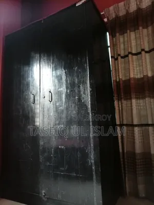 কমের মধ্যে স ইউসড কাঠের আলমারী
