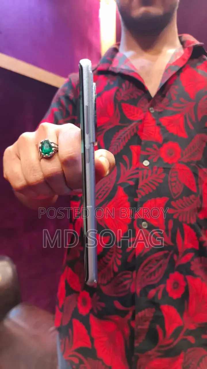 ওয়ানপ্লাস ১২আর ১২৮ জিবি ব্লু