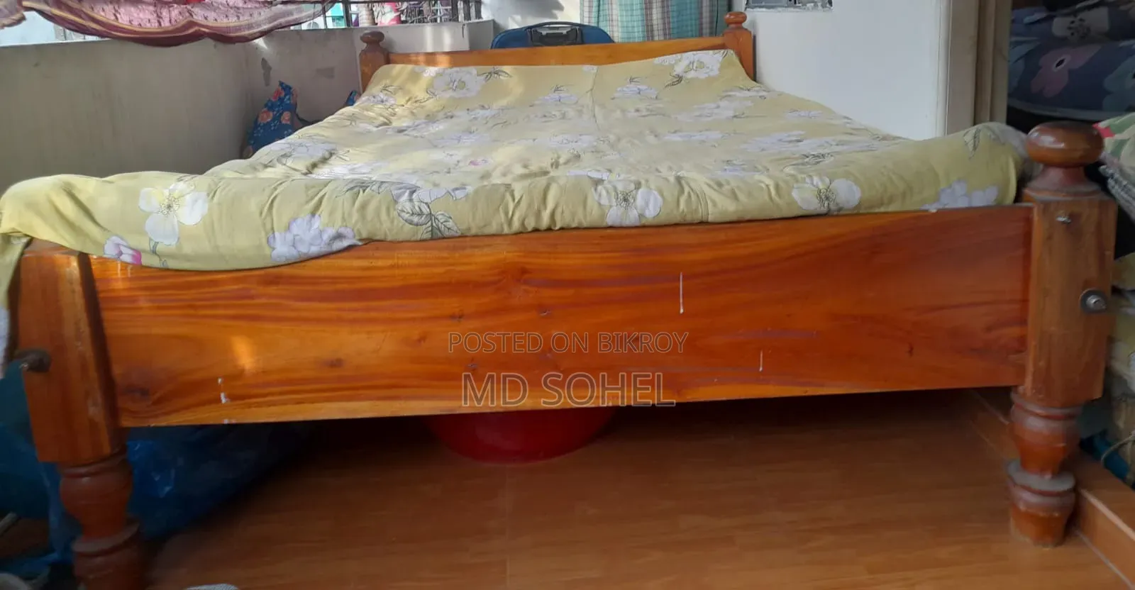 Wooden Bed 4.5*6.5 Feet