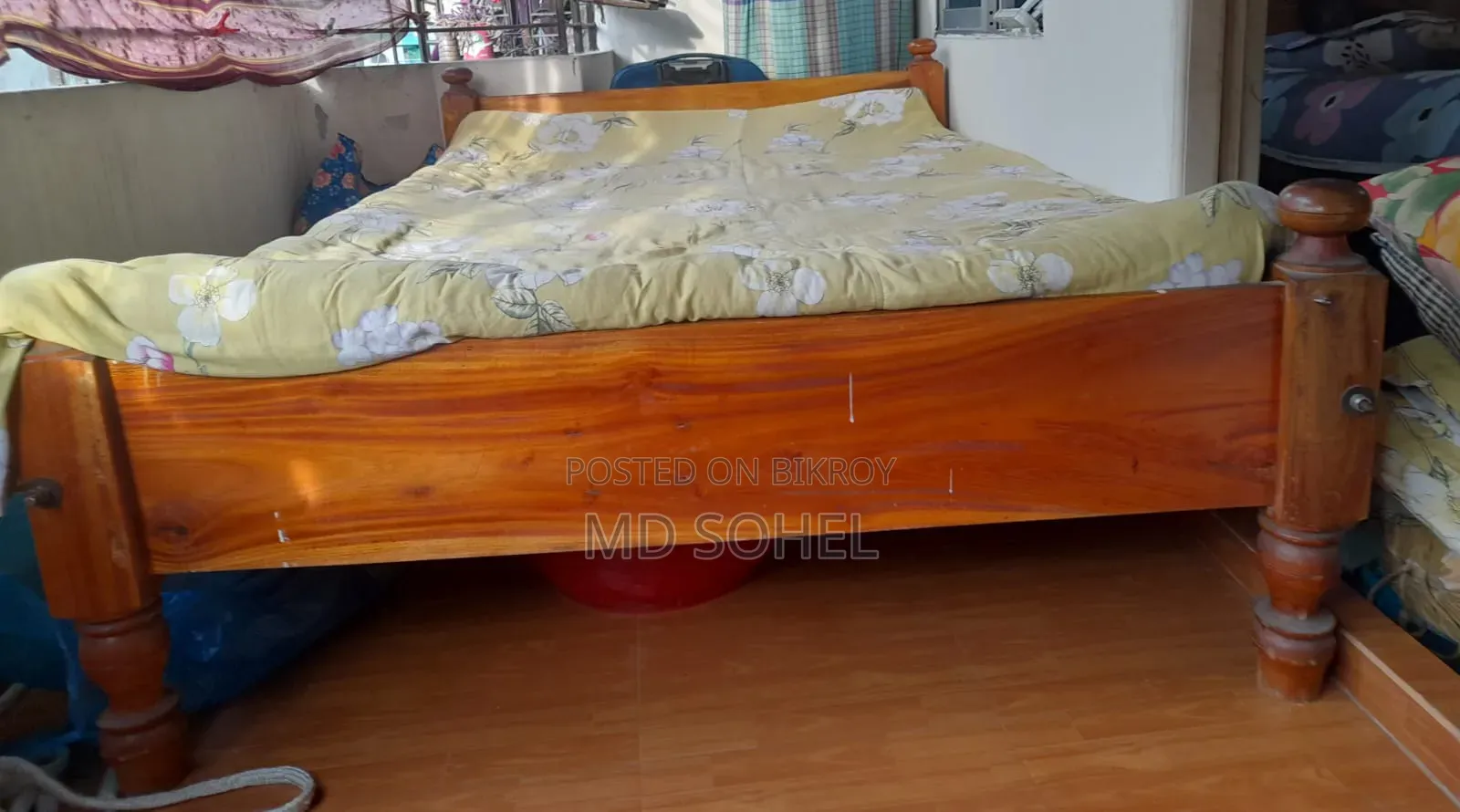 Wooden Bed 4.5*6.5 Feet