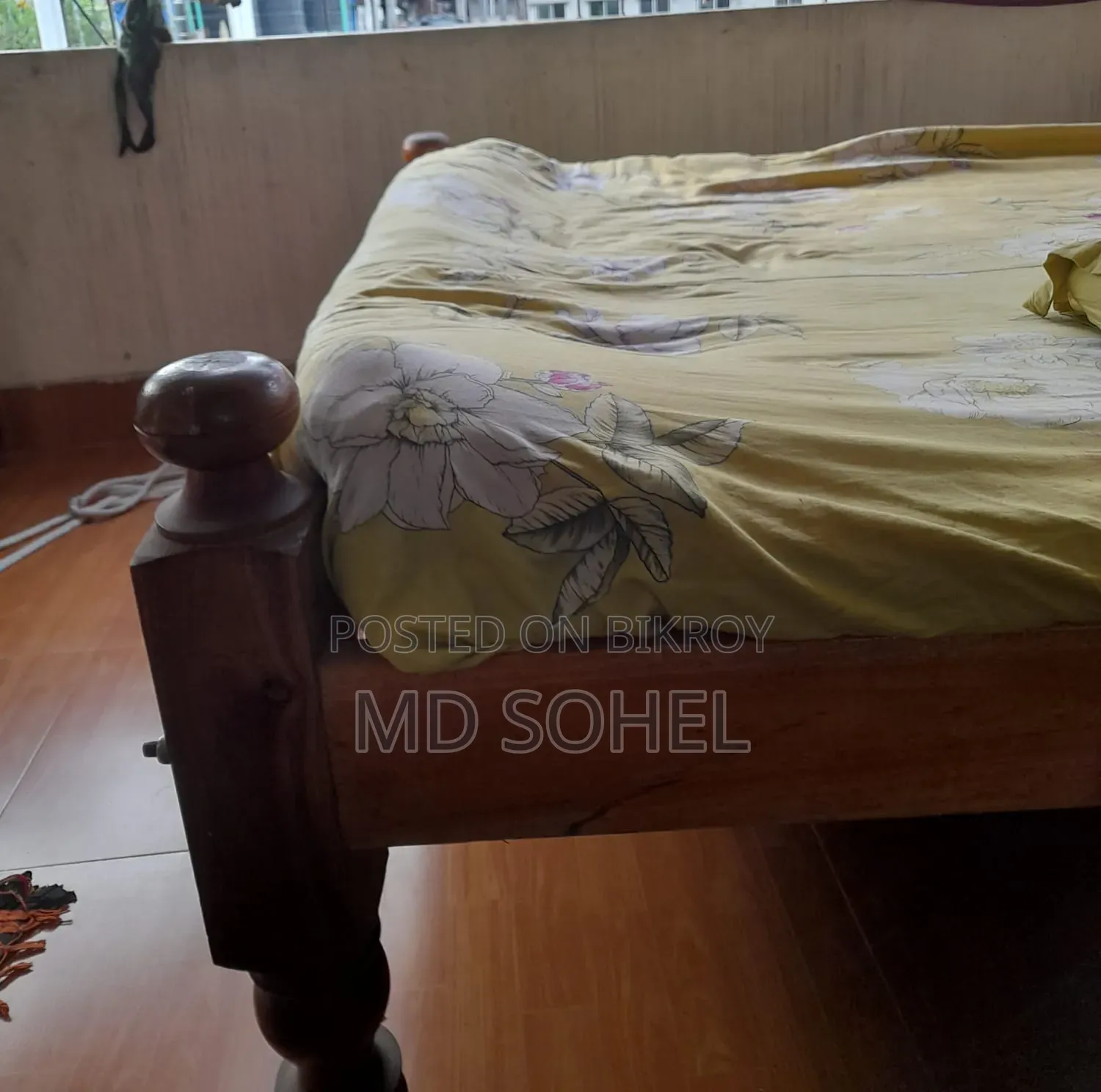 Wooden Bed 4.5*6.5 Feet