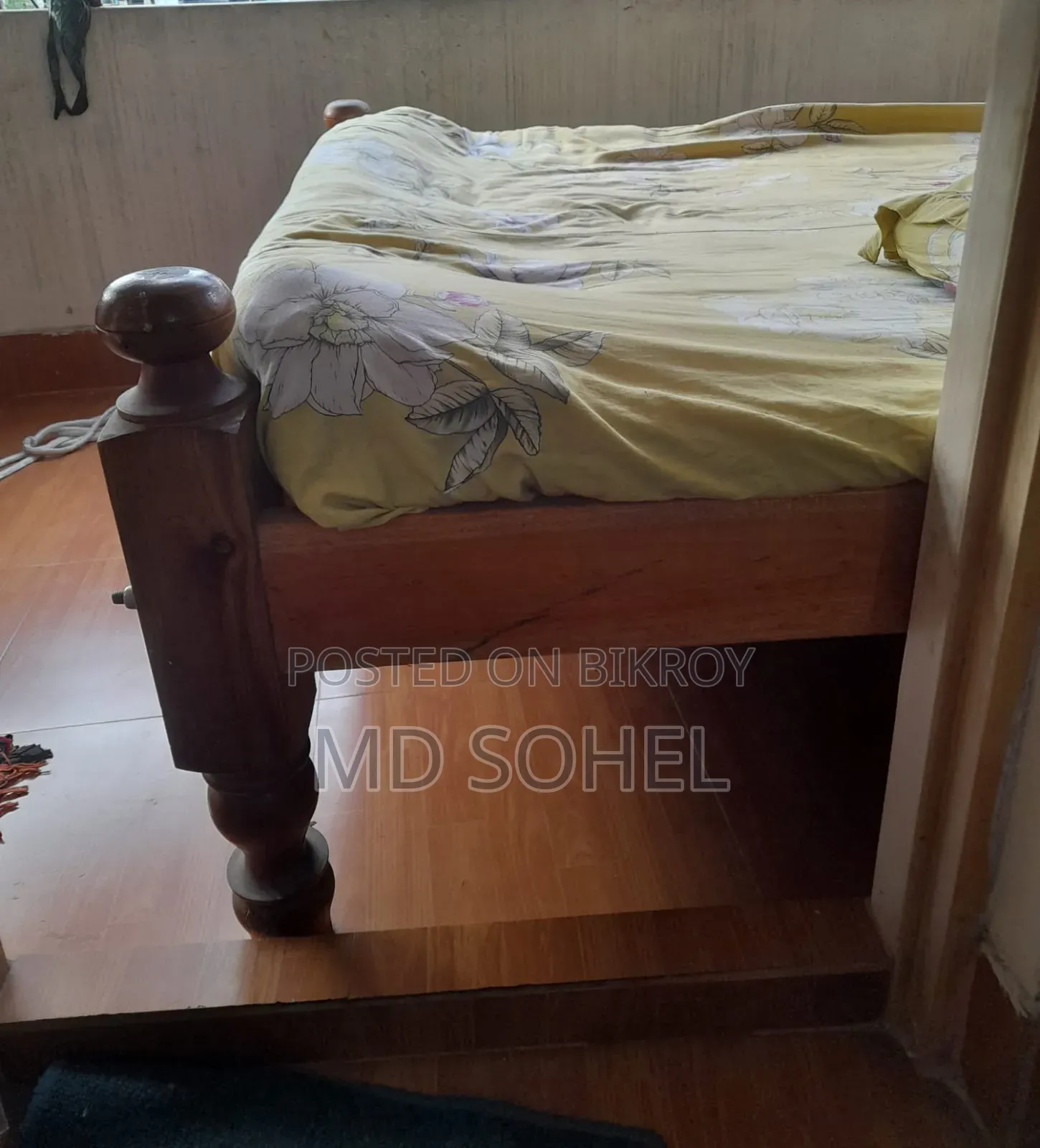 Wooden Bed 4.5*6.5 Feet