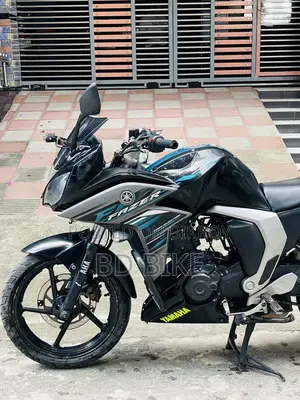ইয়ামাহা ফাজার এফআই ভি২ ২০১৮ কালো