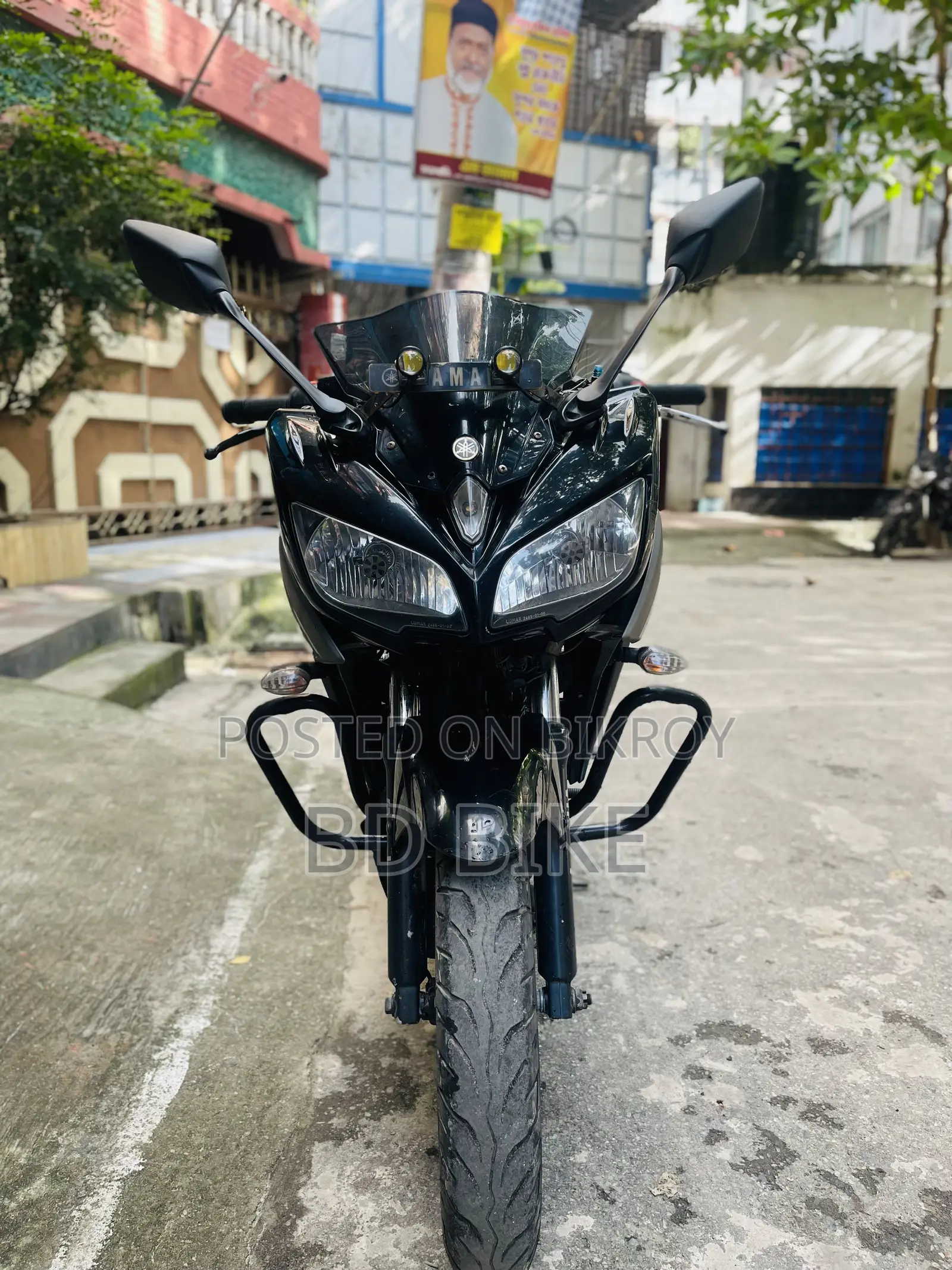 ইয়ামাহা ফাজার এফআই ভি২ ২০১৮ কালো