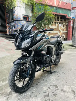 ইয়ামাহা ফাজার এফআই ভি২ ২০১৮ কালো