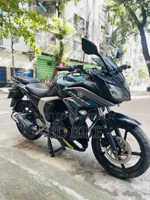 ইয়ামাহা ফাজার এফআই ভি২ ২০১৮ কালো