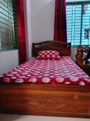 বিক্রয় হবে: সেগুন কাঠের সেমি বক্স খাট (৪' × ৭')