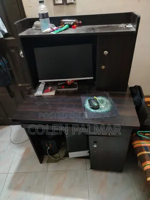 পড়ার টেবিল