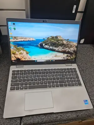 Laptop Dell 3GB RAM Intel SSD 256GB