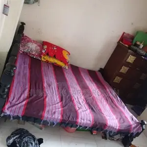 ৬ ফিট / ৭ ফিট একটি খাট সেল দেওয়া হবে