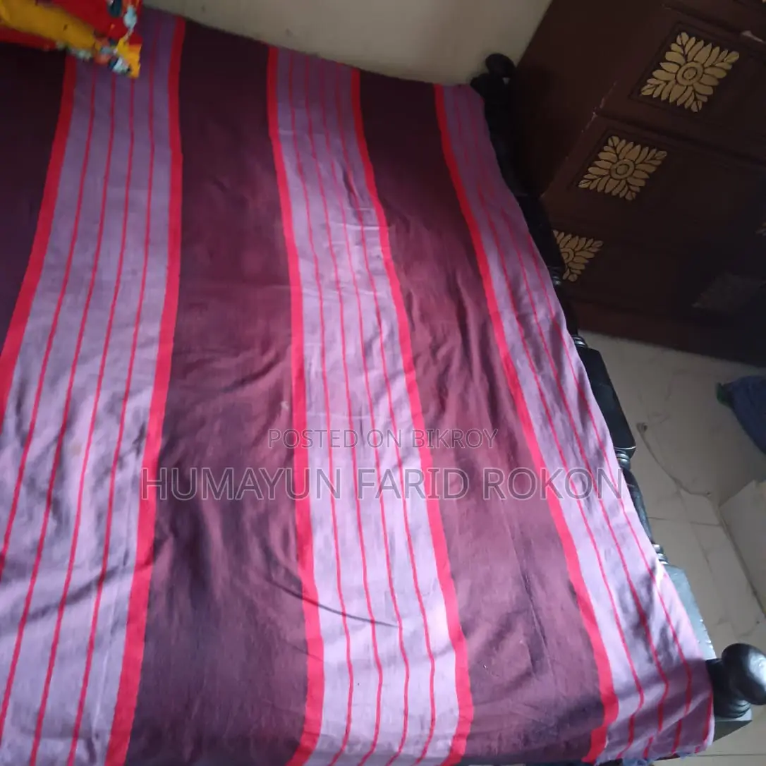 ৬ ফিট / ৭ ফিট একটি খাট সেল দেওয়া হবে