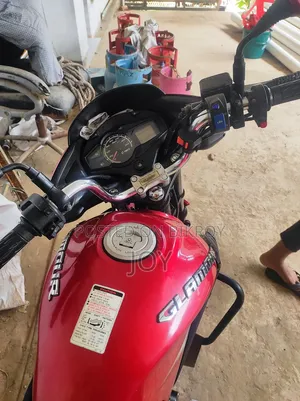 হিরো গ্লামার ২০২২ লাল