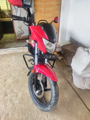 হিরো গ্লামার ২০২২ লাল