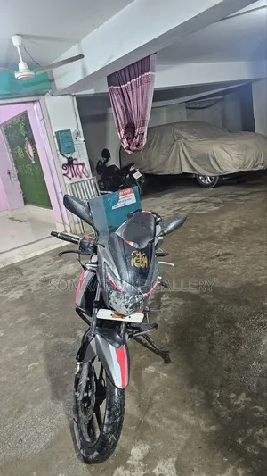 TVS Apache RTR 160 2V 2015 Brown