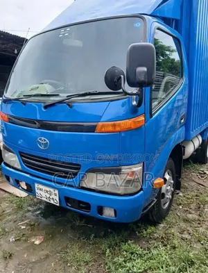 Toyota Dyna Cover Van 2004 Blue