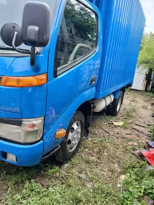 Toyota Dyna Cover Van 2004 Blue