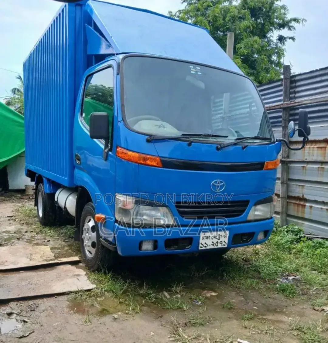 Toyota Dyna Cover Van 2004 Blue