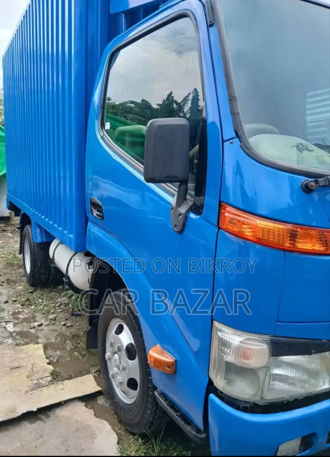 Toyota Dyna Cover Van 2004 Blue