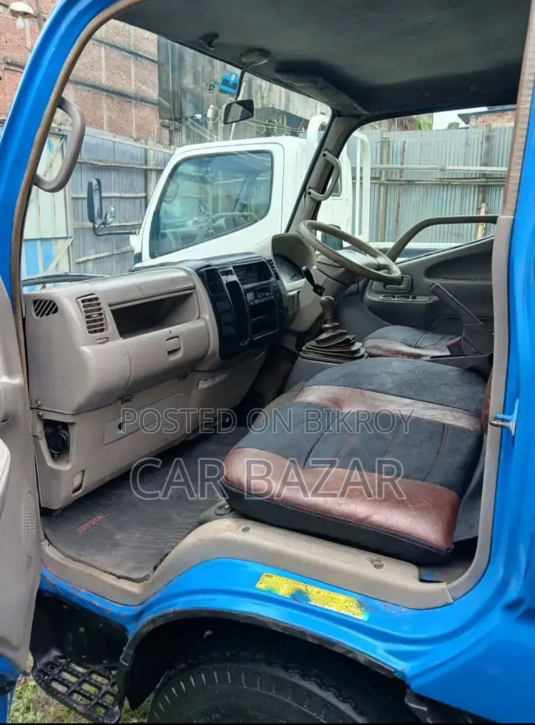 Toyota Dyna Cover Van 2004 Blue