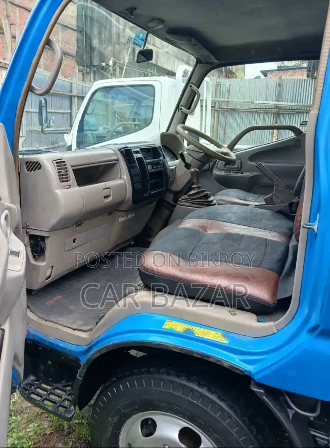 Toyota Dyna Cover Van 2004 Blue