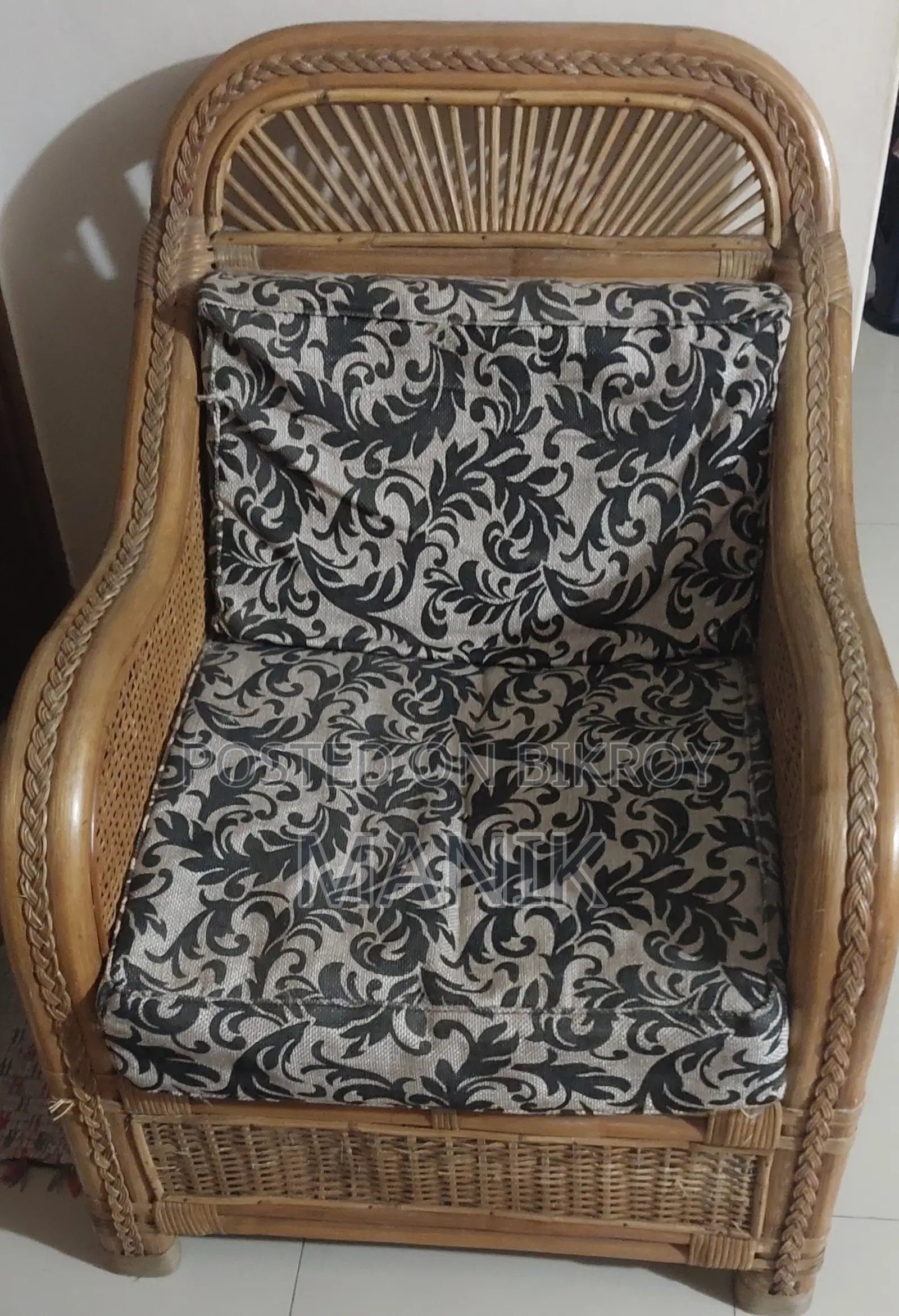 বেতের সোফা