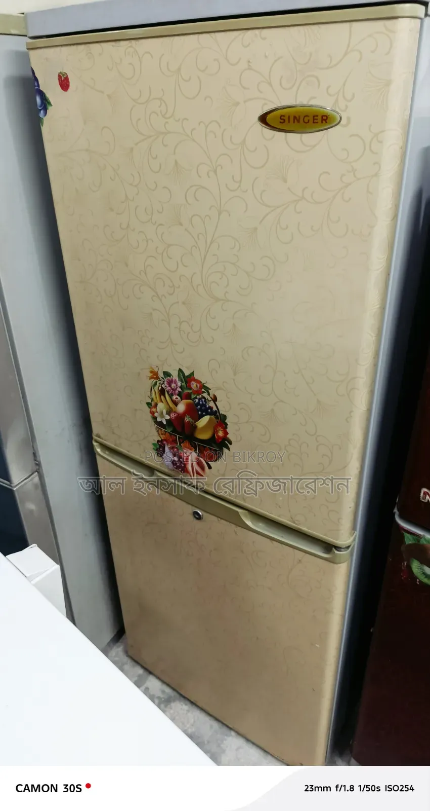 A Singer 12.5 cubic feet refrigerator will be sold