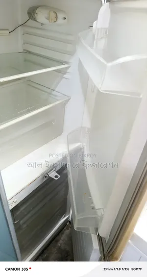 A Singer 12.5 cubic feet refrigerator will be sold