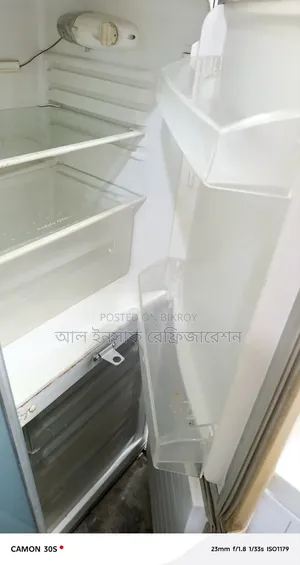 A Singer 12.5 cubic feet refrigerator will be sold
