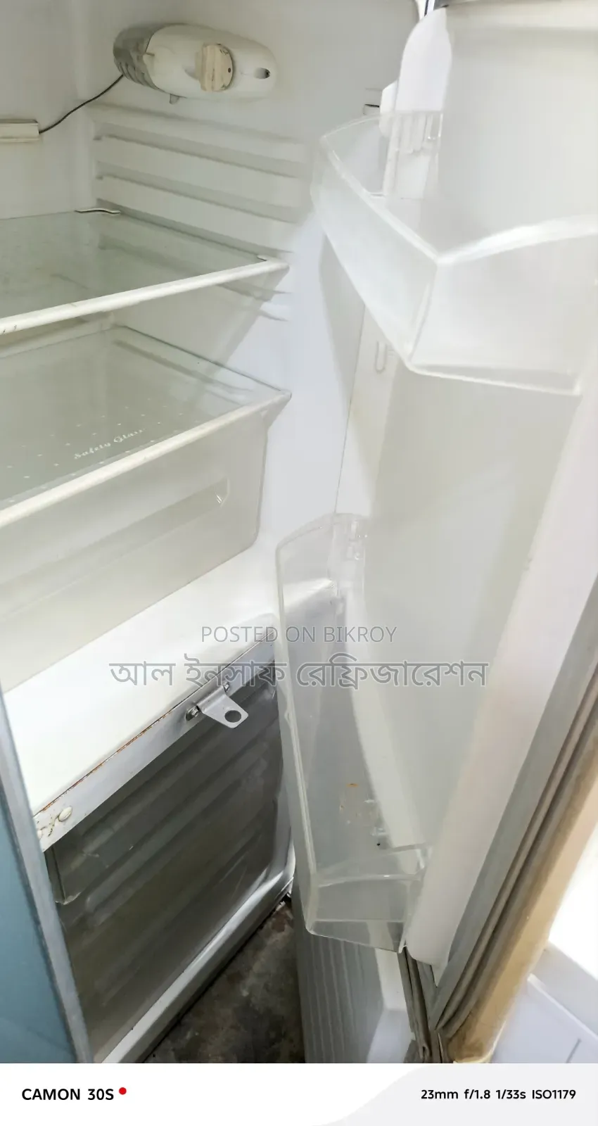A Singer 12.5 cubic feet refrigerator will be sold