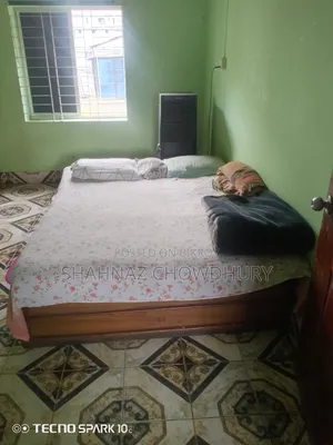 ম্যাট্রেস সহ খাট বিক্রয় হবে।