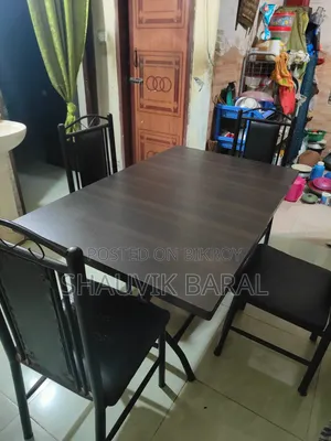 ডাইনিং টেবিল চেয়ার