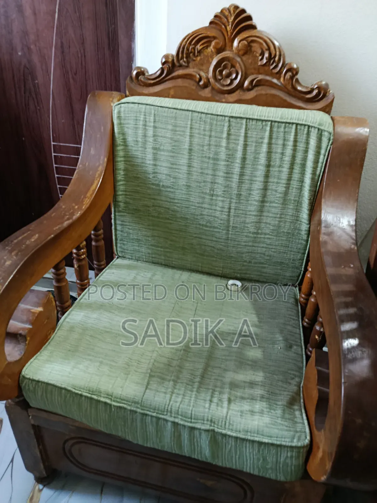 মেহেগুনি কাঠের ৫ সিটের সোফা সেল হবে