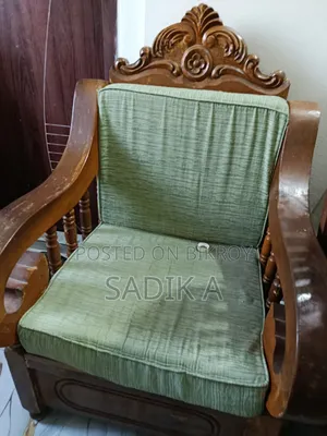 মেহেগুনি কাঠের ৫ সিটের সোফা সেল হবে